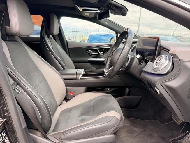 MERCEDES-BENZ Eqe Photo 31