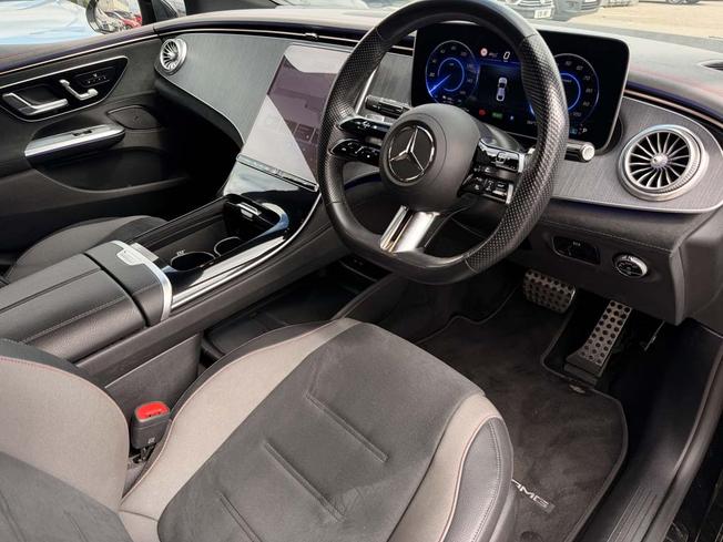 MERCEDES-BENZ Eqe Photo 33