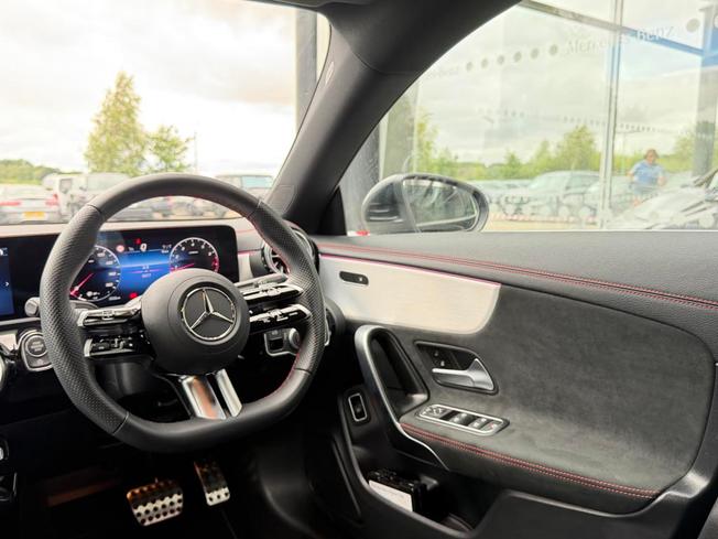 MERCEDES-BENZ Cla Class Photo 42