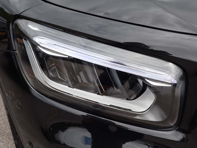 MERCEDES-BENZ GLB Photo 16