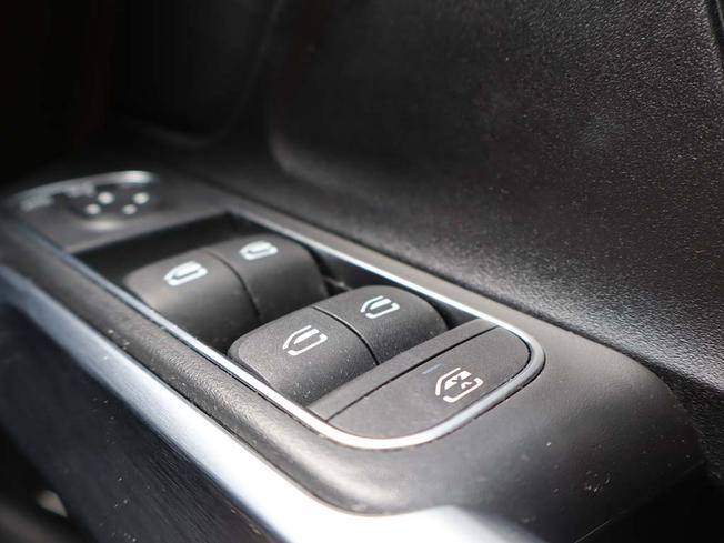 MERCEDES-BENZ GLB Photo 19