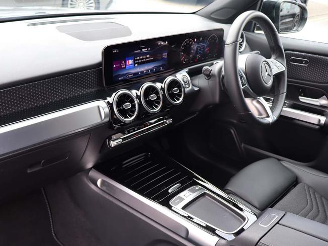 MERCEDES-BENZ GLB Photo 2