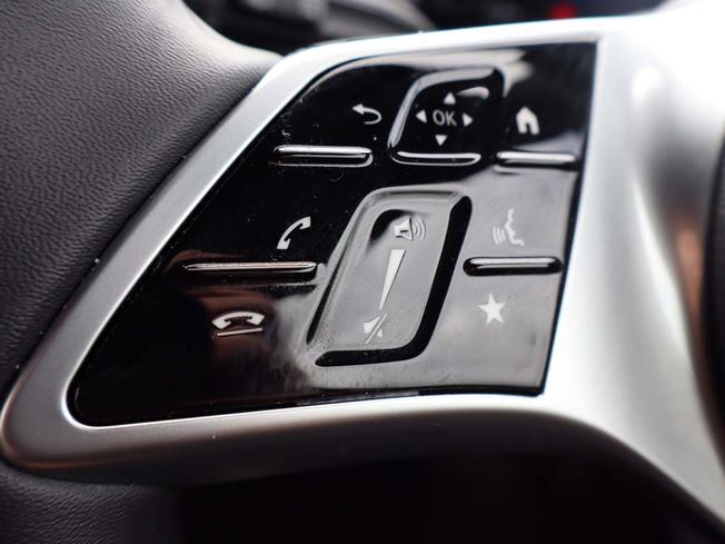 MERCEDES-BENZ GLB Photo 22