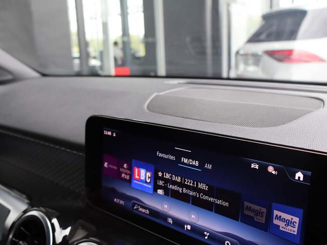 MERCEDES-BENZ GLB Photo 29