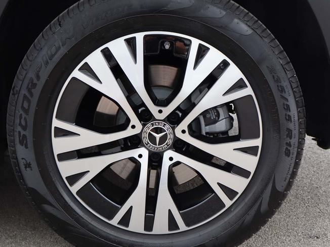 MERCEDES-BENZ GLB Photo 8