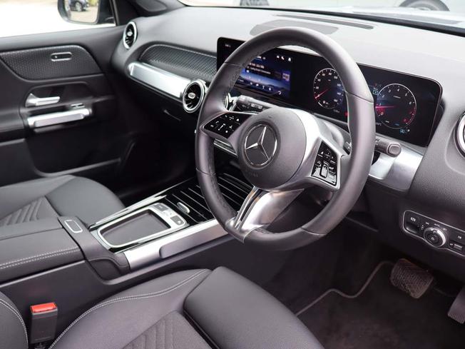 MERCEDES-BENZ GLB Photo 9