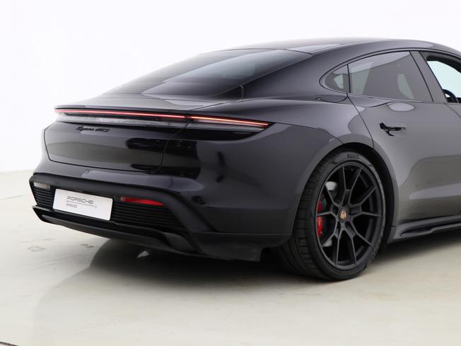 PORSCHE Taycan Photo 16