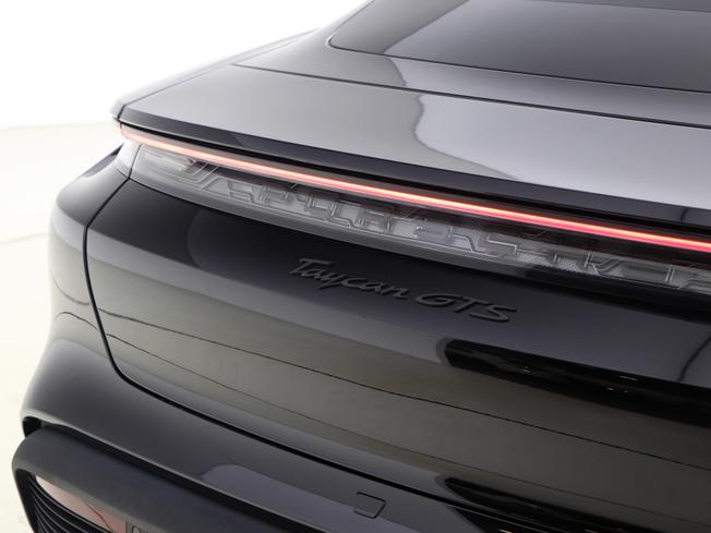 PORSCHE Taycan Photo 17