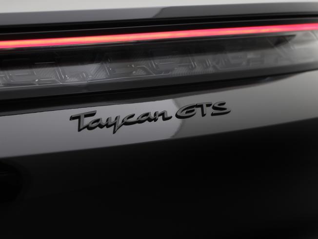 PORSCHE Taycan Photo 19