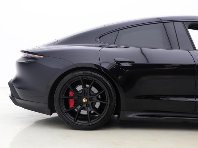 PORSCHE Taycan Photo 21