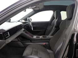 PORSCHE Taycan Photo 3