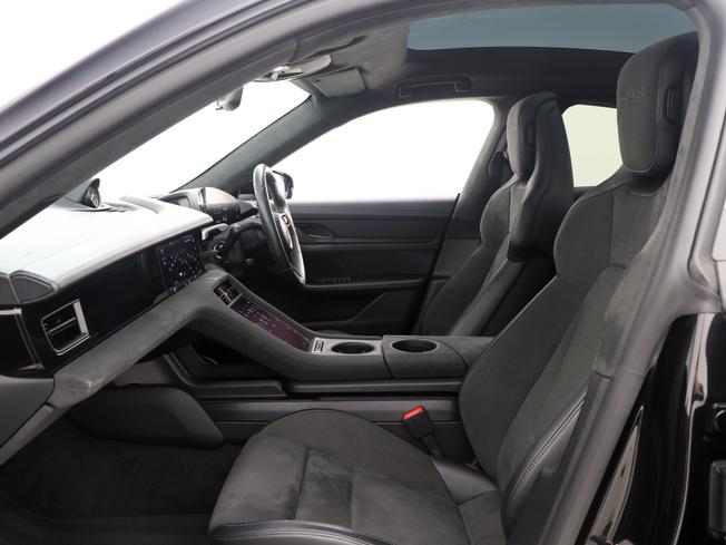 PORSCHE Taycan Photo 3