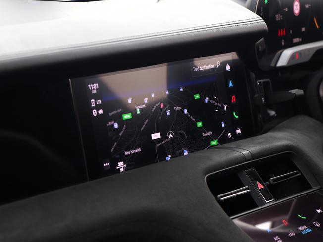 PORSCHE Taycan Photo 30