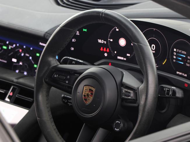 PORSCHE Taycan Photo 32