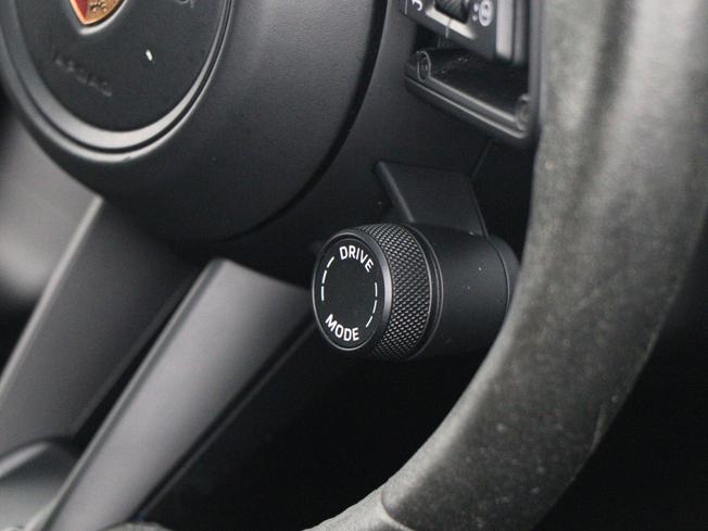 PORSCHE Taycan Photo 33