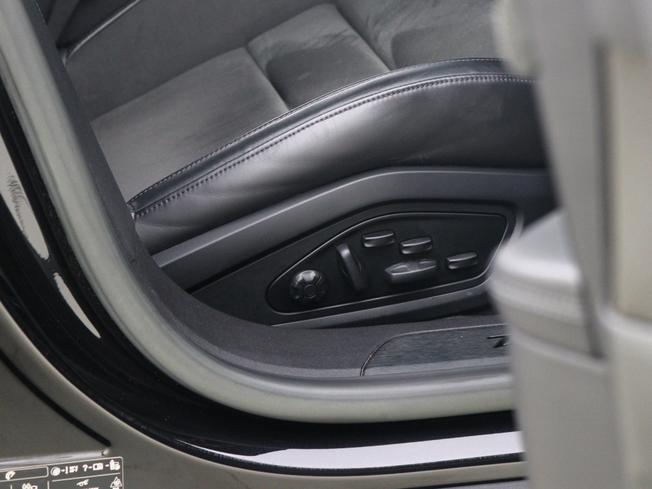 PORSCHE Taycan Photo 34