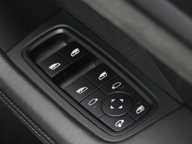 PORSCHE Taycan Photo 36