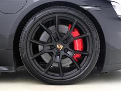 PORSCHE Taycan Photo 4