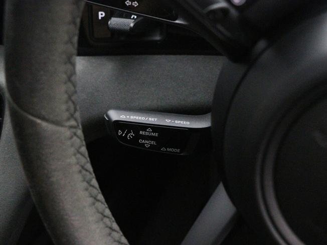 PORSCHE Taycan Photo 43