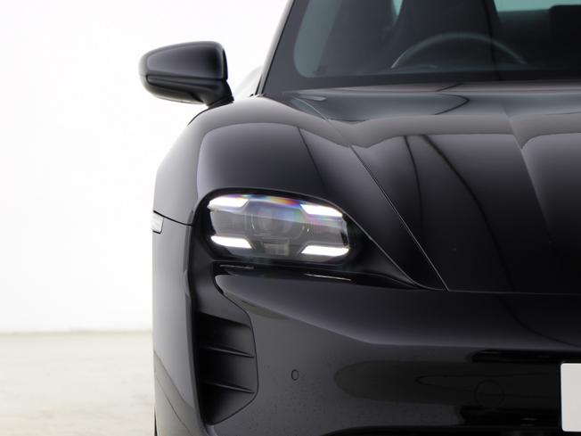PORSCHE Taycan Photo 9