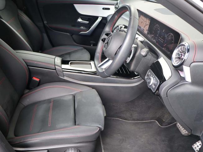 MERCEDES-BENZ CLA Class Photo 21