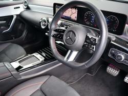 MERCEDES-BENZ CLA Class Photo 3