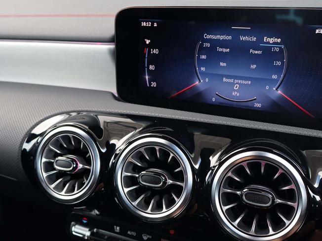 MERCEDES-BENZ CLA Class Photo 30