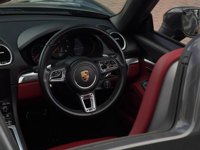 PORSCHE 718 Boxster Photo 10