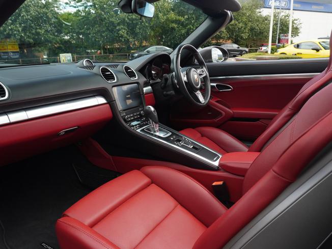 PORSCHE 718 Boxster Photo 3