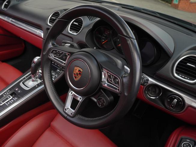 PORSCHE 718 Boxster Photo 9