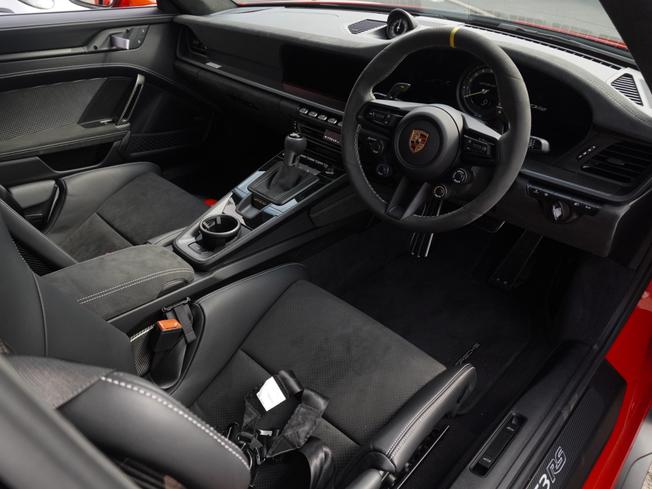 PORSCHE 911 Photo 8