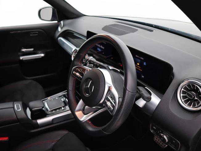 MERCEDES-BENZ GLB Photo 12