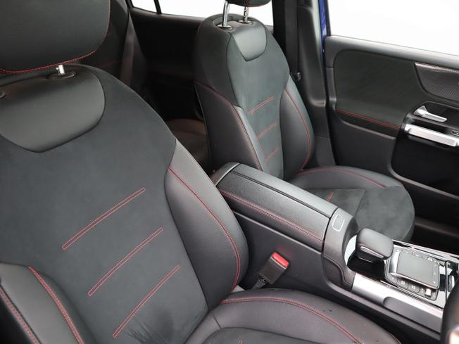 MERCEDES-BENZ GLB Photo 13
