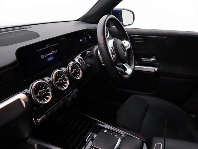 MERCEDES-BENZ GLB Photo 16