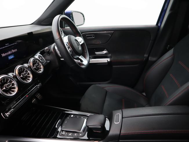 MERCEDES-BENZ GLB Photo 18