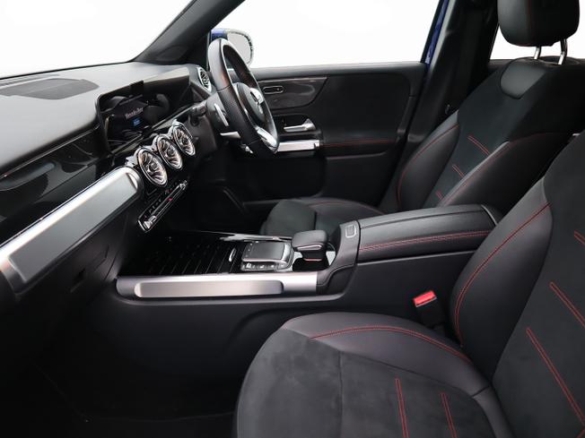 MERCEDES-BENZ GLB Photo 19