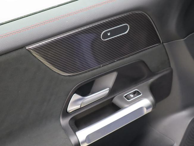 MERCEDES-BENZ GLB Photo 20
