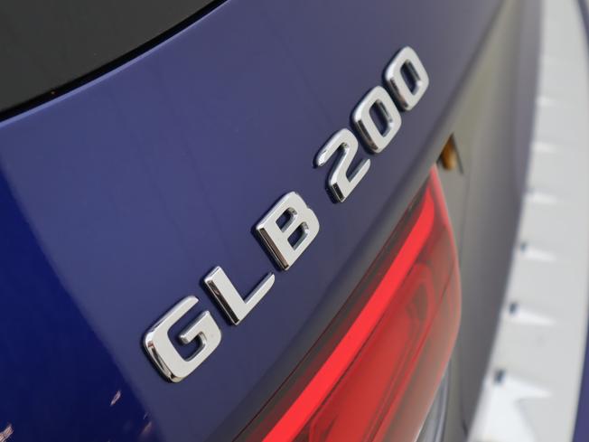 MERCEDES-BENZ GLB Photo 24