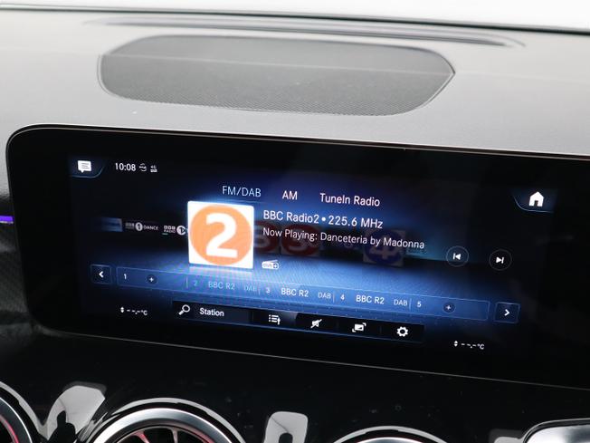 MERCEDES-BENZ GLB Photo 29