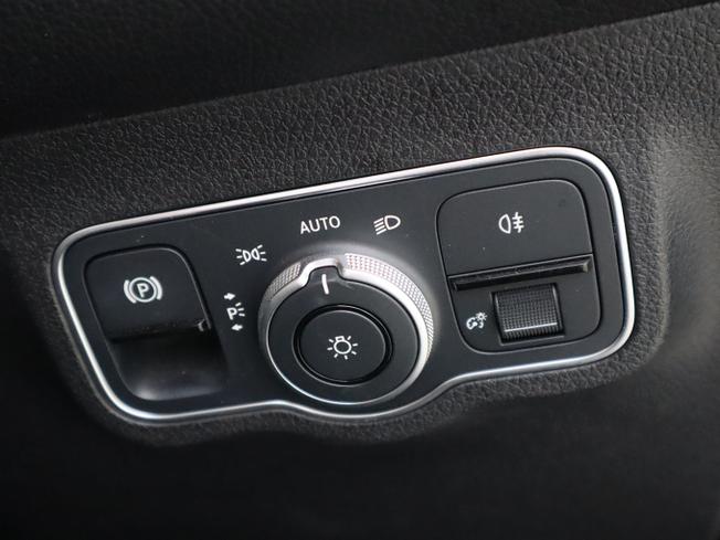 MERCEDES-BENZ GLB Photo 37