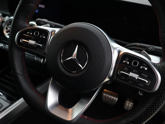 MERCEDES-BENZ GLB Photo 4
