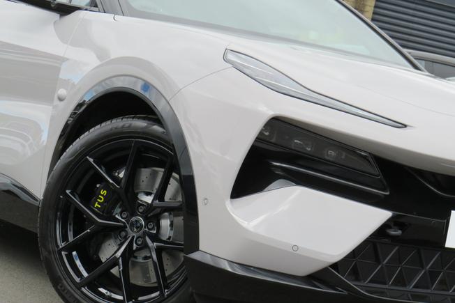 LOTUS Eletre Photo 11