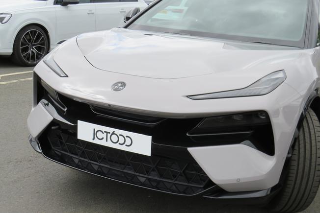 LOTUS Eletre Photo 33