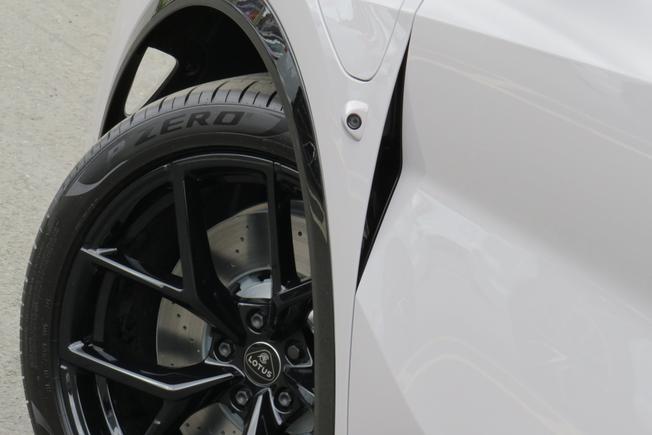 LOTUS Eletre Photo 37