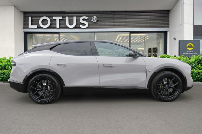 LOTUS Eletre Photo 9