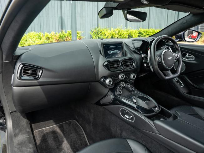 ASTON MARTIN Vantage Photo 10