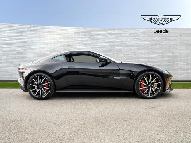 ASTON MARTIN Vantage Photo 19