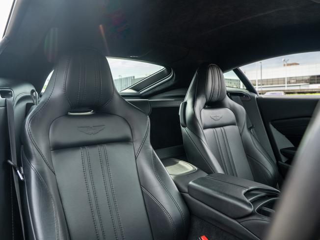 ASTON MARTIN Vantage Photo 22