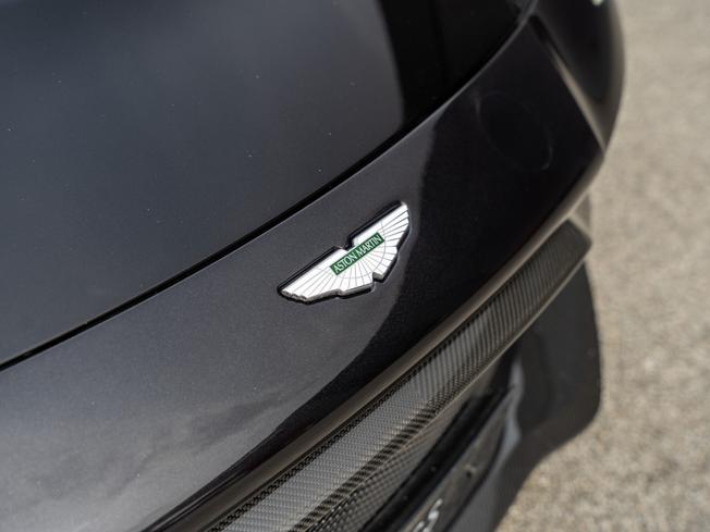 ASTON MARTIN Vantage Photo 32
