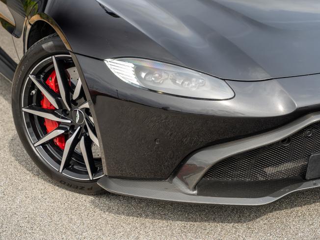 ASTON MARTIN Vantage Photo 34